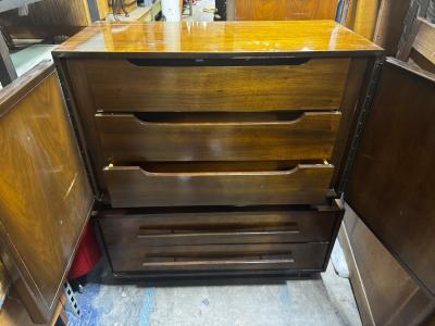  Lichtenberg Son Lichtenberg and Sons Mid Century 5 Drawer Walnut Dresser