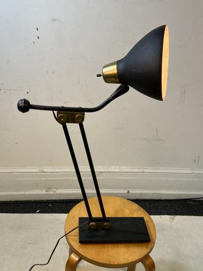  Lightolier MID CENTURY MODERNIST BLACK AND BRASS WHEEL ADJUSTABLE LAMP