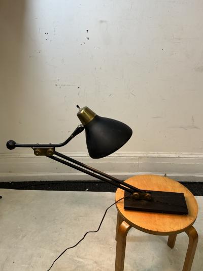  Lightolier MID CENTURY MODERNIST BLACK AND BRASS WHEEL ADJUSTABLE LAMP