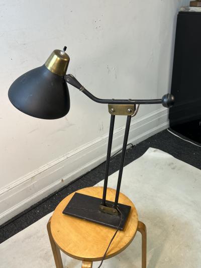  Lightolier MID CENTURY MODERNIST BLACK AND BRASS WHEEL ADJUSTABLE LAMP