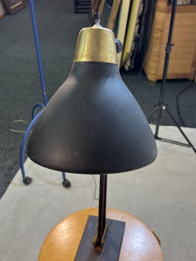 Lightolier MID CENTURY MODERNIST BLACK AND BRASS WHEEL ADJUSTABLE LAMP