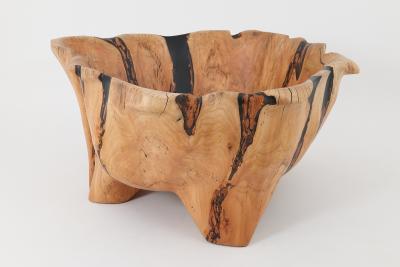  Logniture Live Edge Bathtub Carved from Single Piece of Wood Fully Functional Logniture