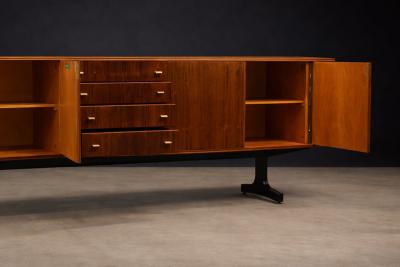  M veis Cimo Cimo Brazilian Rosewood Credenza and Brass Hardware 1960s