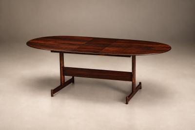  M veis Linfor Brazilian Oval Extendable Dining Table in Rosewood M veis Linfor Lot 1235