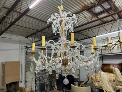  Maison Bagu s 19th Century Italian Giltwood And Crystal Genovese Chandelier