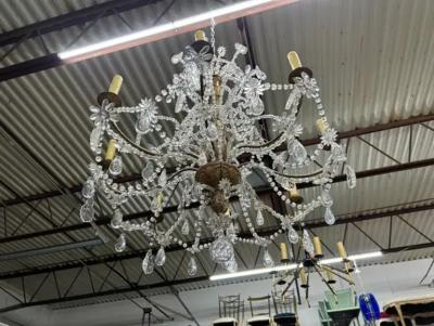  Maison Bagu s 19th Century Italian Giltwood And Crystal Genovese Chandelier