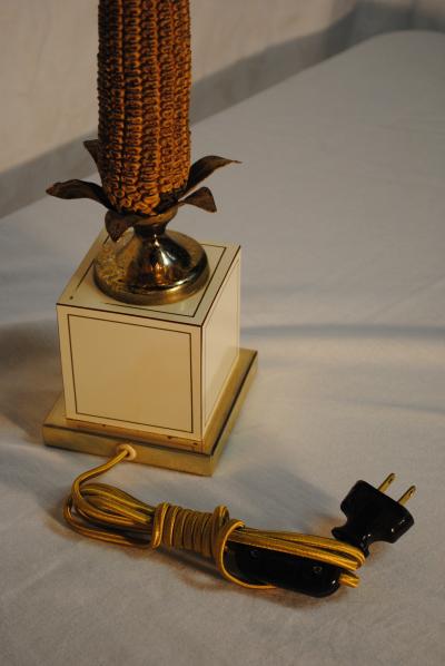  Maison Le Dauphin Maison Le Dauphin Les Maizieres Corncob lamp