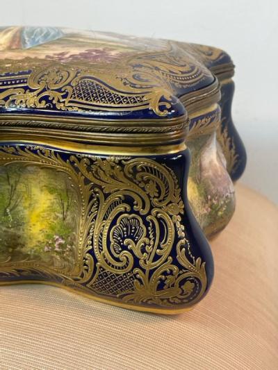 Manufacture Nationale de S vres Sevres Porcelain MONUMENTAL SEVRES PORCELAIN AND ORMOLU BOX