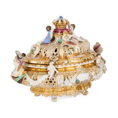  Meissen Porcelain Manufactory Antique German porcelain tureen with cover by Meissen