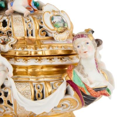  Meissen Porcelain Manufactory Antique German porcelain tureen with cover by Meissen