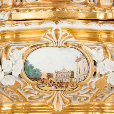  Meissen Porcelain Manufactory Antique German porcelain tureen with cover by Meissen