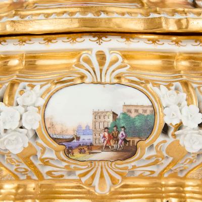  Meissen Porcelain Manufactory Antique German porcelain tureen with cover by Meissen