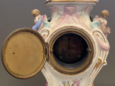  Meissen Porcelain Manufactory BEAUTIFUL MEISSEN CHERUB AND FLOWERS PORCELAIN CLOCK