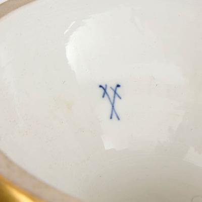  Meissen Porcelain Manufactory Large Meissen flower encrusted potpourri vase in the Rococo style