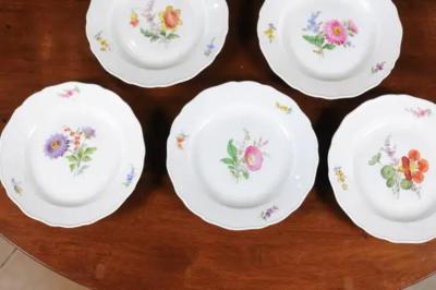  Meissen Porcelain Manufactory Set of 24 Pieces German Meissen Porcelain Dinner Service with Floral Decor