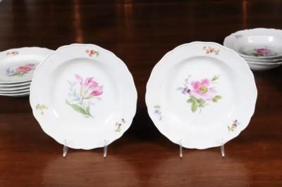 Meissen Porcelain Manufactory Set of 24 Pieces German Meissen Porcelain Dinner Service with Floral Decor