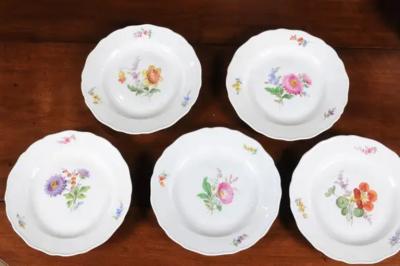  Meissen Porcelain Manufactory Set of 24 Pieces German Meissen Porcelain Dinner Service with Floral Decor