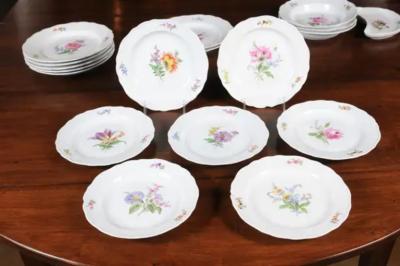  Meissen Porcelain Manufactory Set of 24 Pieces German Meissen Porcelain Dinner Service with Floral Decor