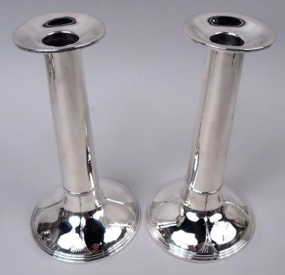  Meriden Britannia Company Pair of International American Art Deco Sterling Silver Candlesticks