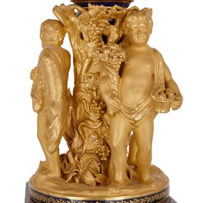  Minton Large early 19th century Minton porcelain centrepiece vase