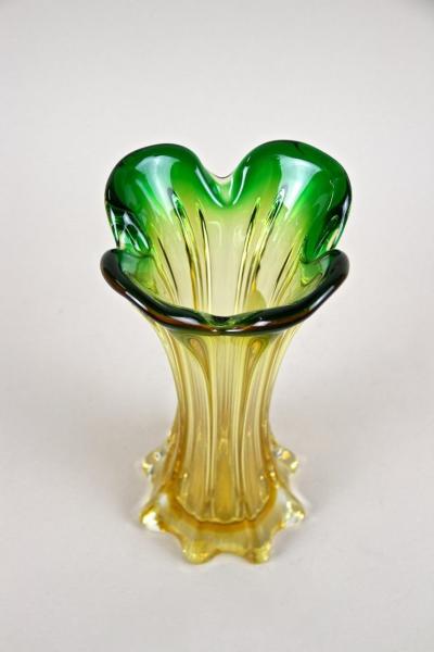 Murano Glass Sommerso 20th Century Murano Glass Vase Mid Century Green Yellow IT circa 1960 70