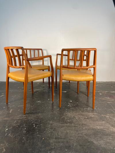  NIELS O MOLLER Set of 4 Niels Moller Dining chairs Model 83 and 66 in Teak