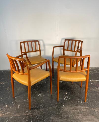  NIELS O MOLLER Set of 4 Niels Moller Dining chairs Model 83 and 66 in Teak