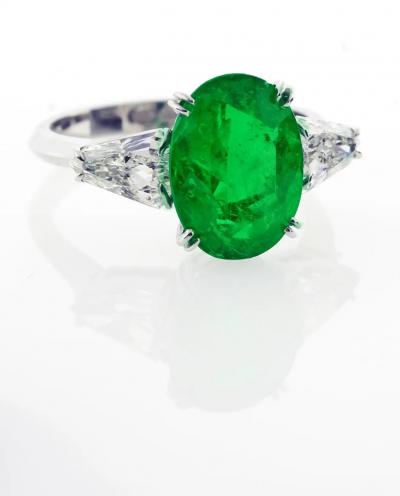  Pampillonia COLOMBIAN EMERALD AND DIAMOND RING BY PAMPILLONIA