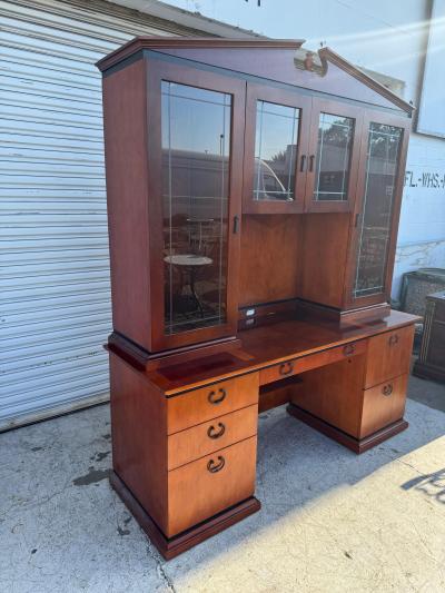  Paoli Inc Paoli Mahogany Desk with an Etched Glass Lighted Hutch