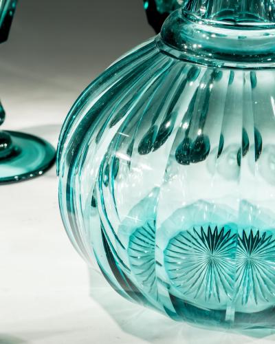  RICHARDSON A GREEN GLOBE DECANTER WITH NINE MATCHING GLASSES