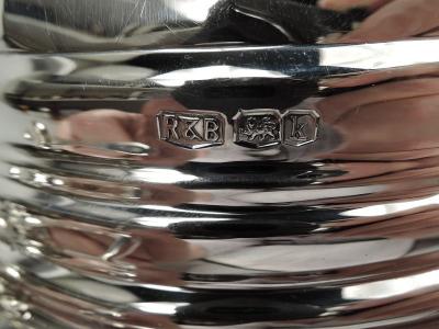  Roberts Belk Ltd English Classical Sterling Silver Bun Warmer 1927