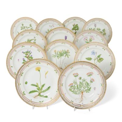  Royal Copenhagen Set of Twelve Royal Copenhagen Flora Danica Porcelain Dinner Plates