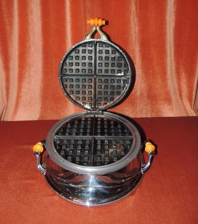  Royal Rochester Royal Rochester Modernistic Waffle Iron