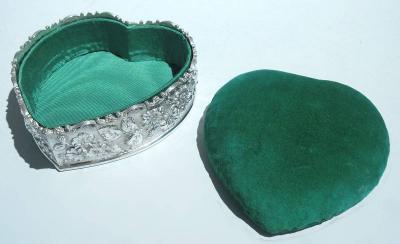  S Kirk Son Inc Antique Kirk Edwardian Baltimore Repousse Heart Pincushion Box