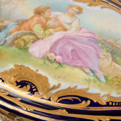  S vres Porcelain Manufacture Nationale de S vres S vres Style Gilt and Hand Painted Porcelain Casket