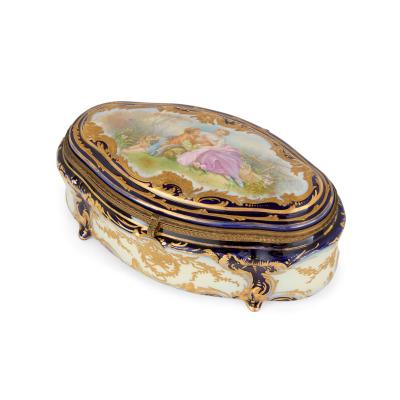  S vres Porcelain Manufacture Nationale de S vres S vres Style Gilt and Hand Painted Porcelain Casket