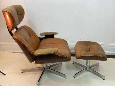  Selig Furniture Co STYLISH MID CENTURY LOUNGE CHAIR AND OTTOMAN BY SELIG