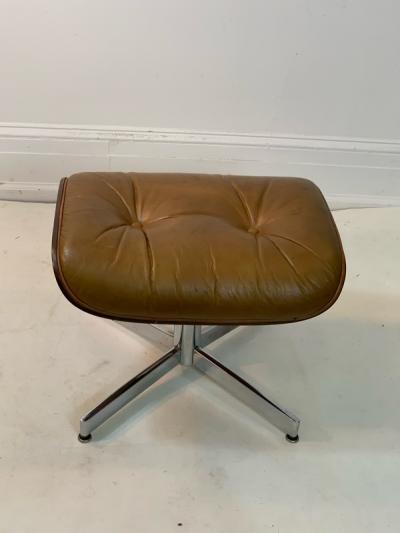  Selig Furniture Co STYLISH MID CENTURY LOUNGE CHAIR AND OTTOMAN BY SELIG