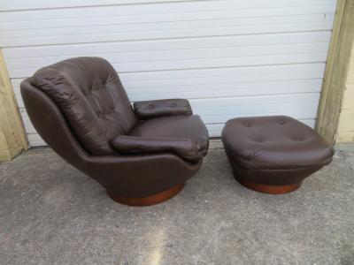  Selig Furniture Co Wonderful Selig Swivel Egg Lounge Chair with Ottoman Mid Century Modern