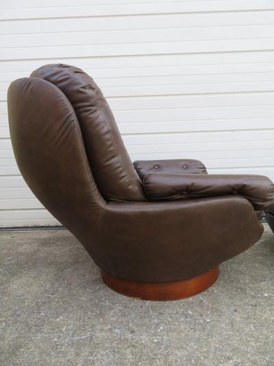  Selig Furniture Co Wonderful Selig Swivel Egg Lounge Chair with Ottoman Mid Century Modern