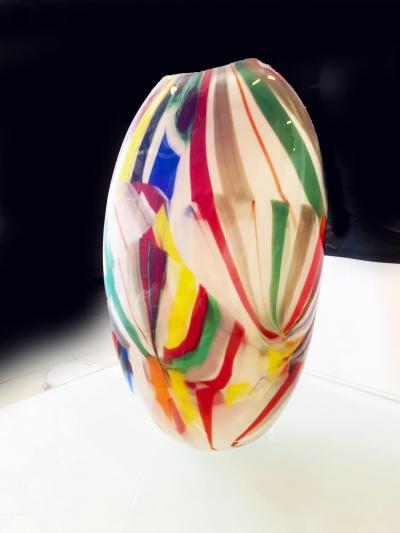  SimoEng Contemporary Vase in Milky White Murano Style Glass With Multicolored Reeds