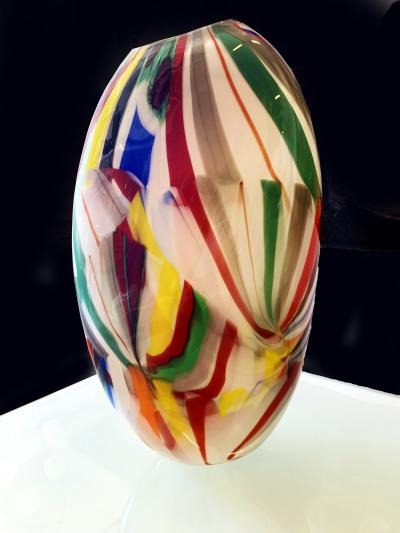 SimoEng Contemporary Vase in Milky White Murano Style Glass With Multicolored Reeds