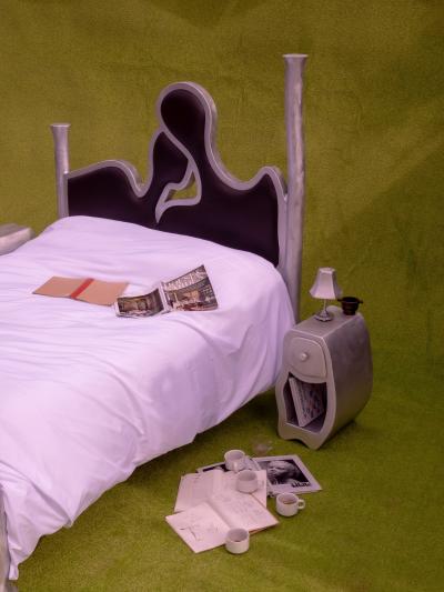  Six Dots Design Bed