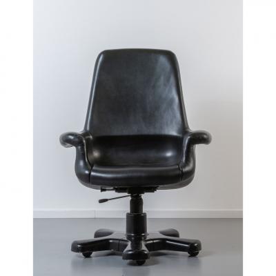  Skipper A Rare Executive 80 armchair by A Mangiarotti