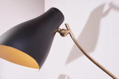  Stilnovo A pair of wall light made of brass and painted metal Italy 1950s