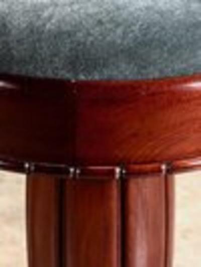  Sue et Mare Sue et Mare stool