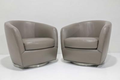  Thayer Coggin Pair of Ransom Culler Leather Swivel Chairs by Thayer Coggin