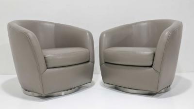  Thayer Coggin Pair of Ransom Culler Leather Swivel Chairs by Thayer Coggin