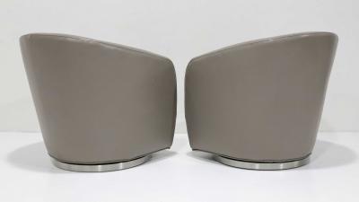  Thayer Coggin Pair of Ransom Culler Leather Swivel Chairs by Thayer Coggin