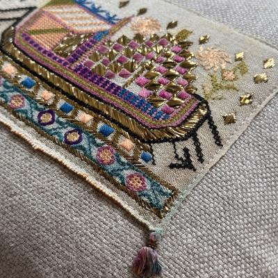  Threads Soft Goods Antique Handtowel with metallic details Pillow 11 x 17 Turkey 189b